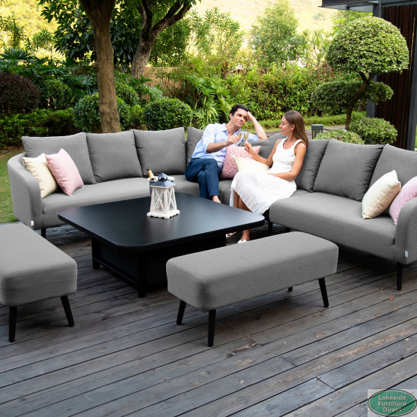 Outdoor store corner table