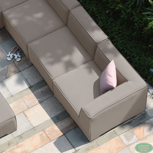 Large outlet outdoor lounge