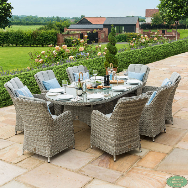 Outdoor dining set with shop ice bucket