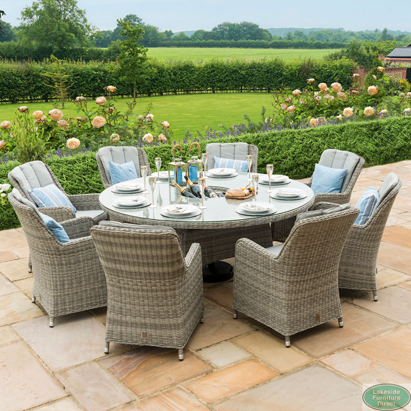 Outdoor dining set with shop ice bucket